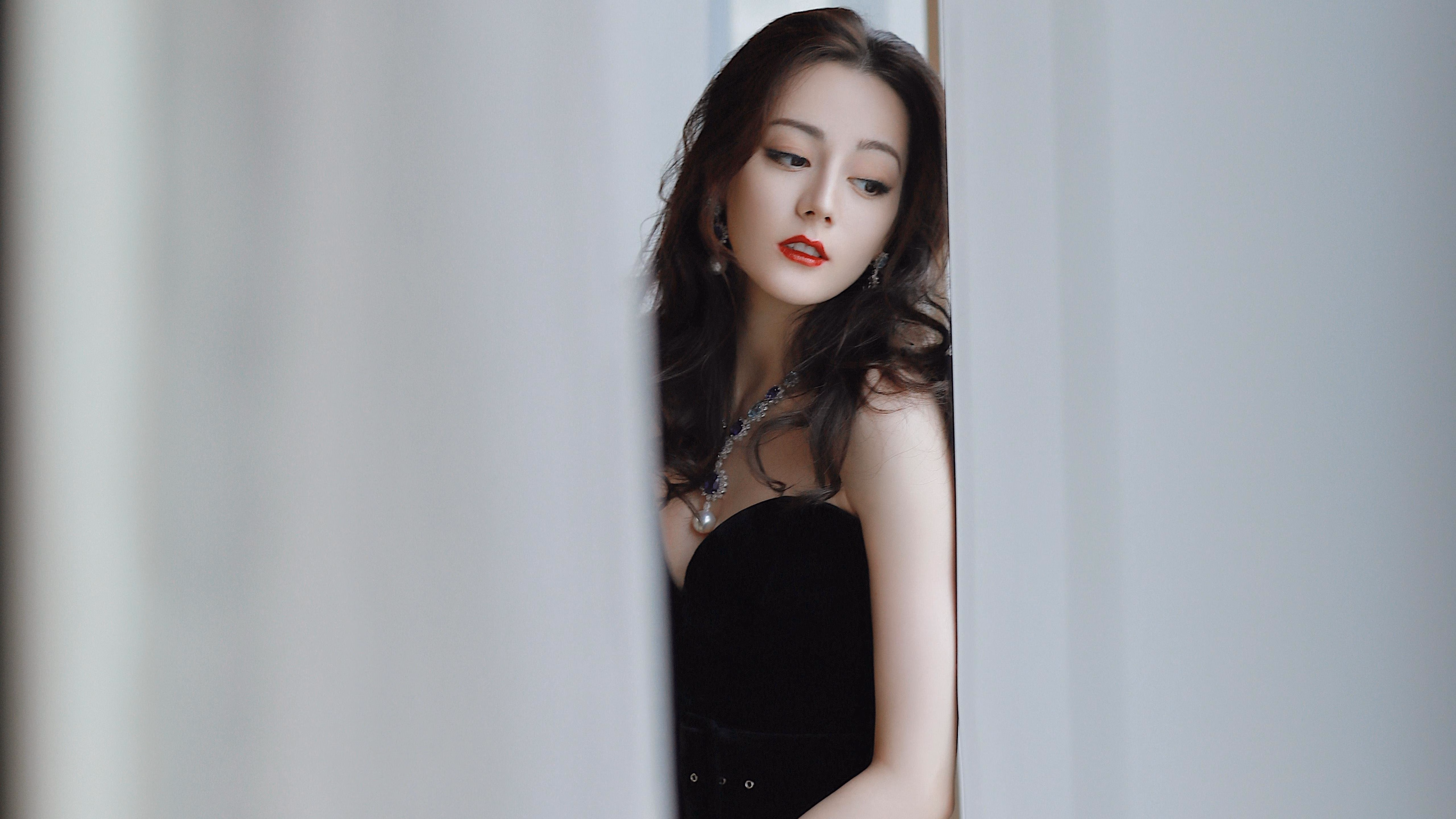 英超球队视频分析系统提升中场组织与防守协作效率,英超球队球场