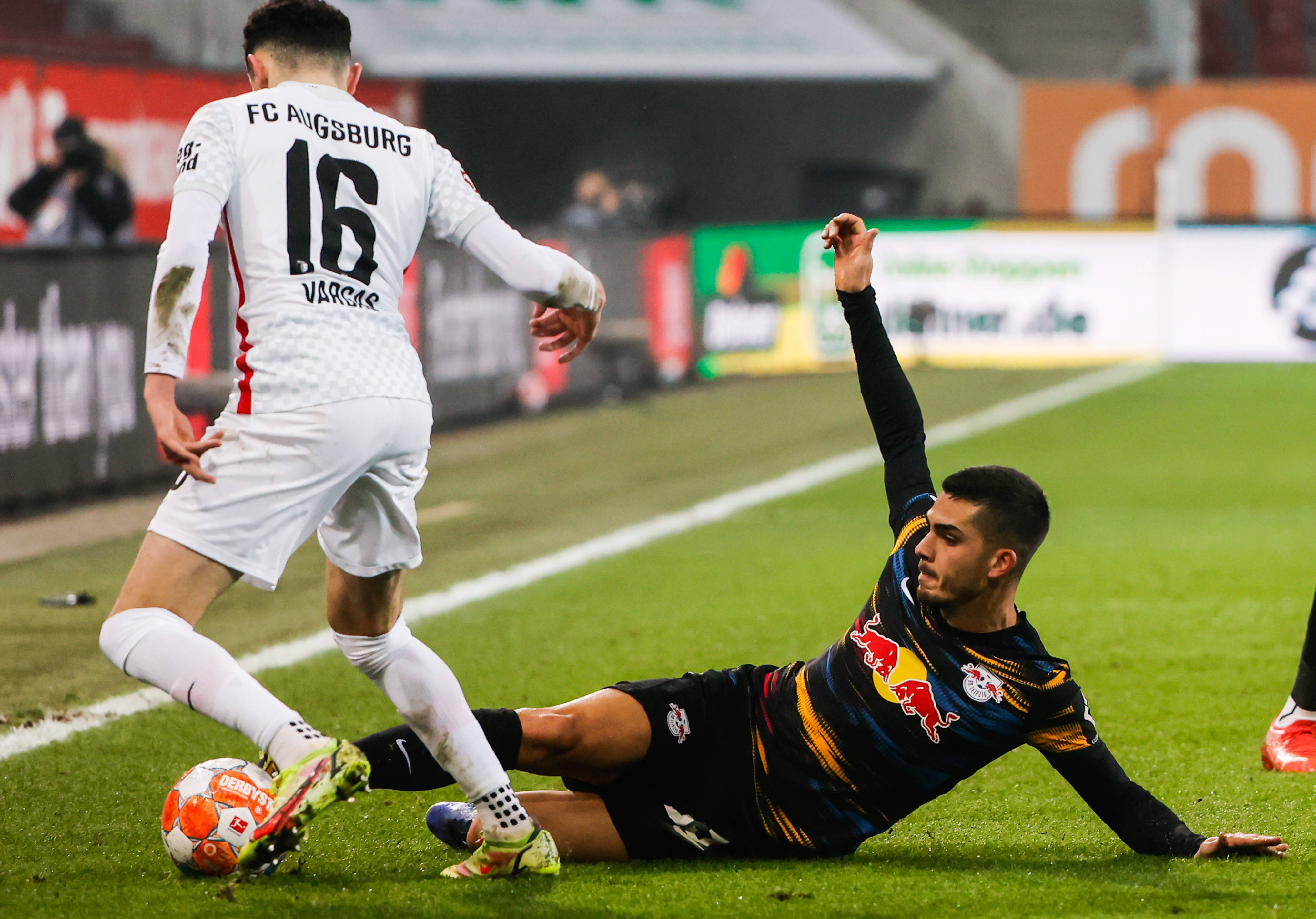 包含"德甲战术前瞻：新赛季的比赛风格探讨"的词条